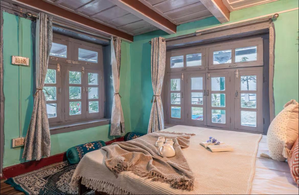 Mountain Eyrie Hotel Banjar ภายนอก รูปภาพ