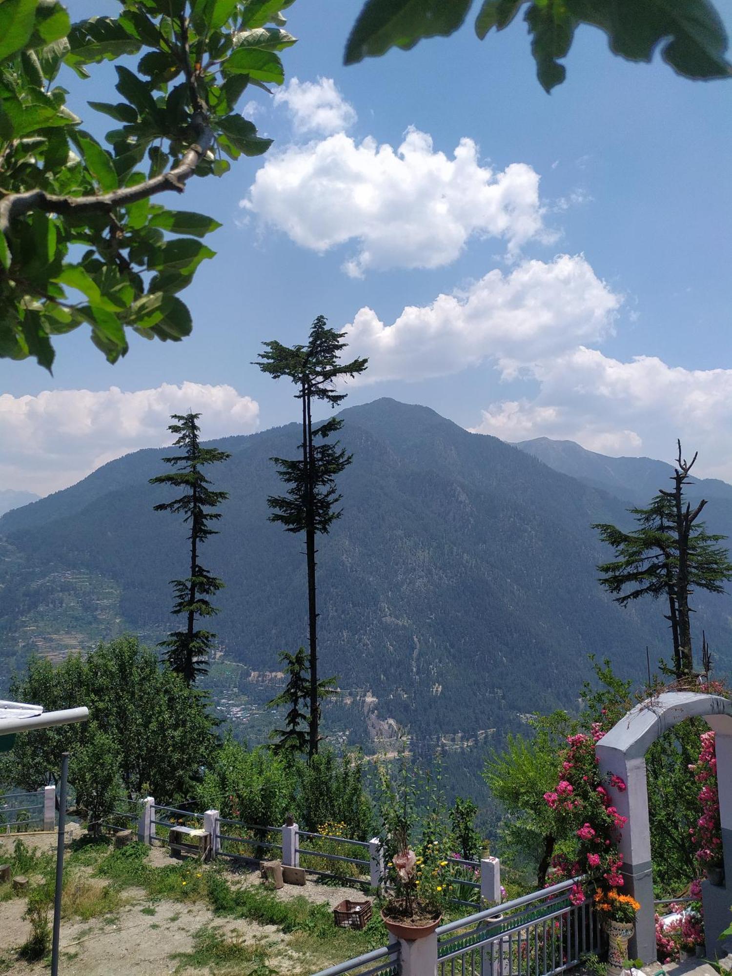 Mountain Eyrie Hotel Banjar ภายนอก รูปภาพ